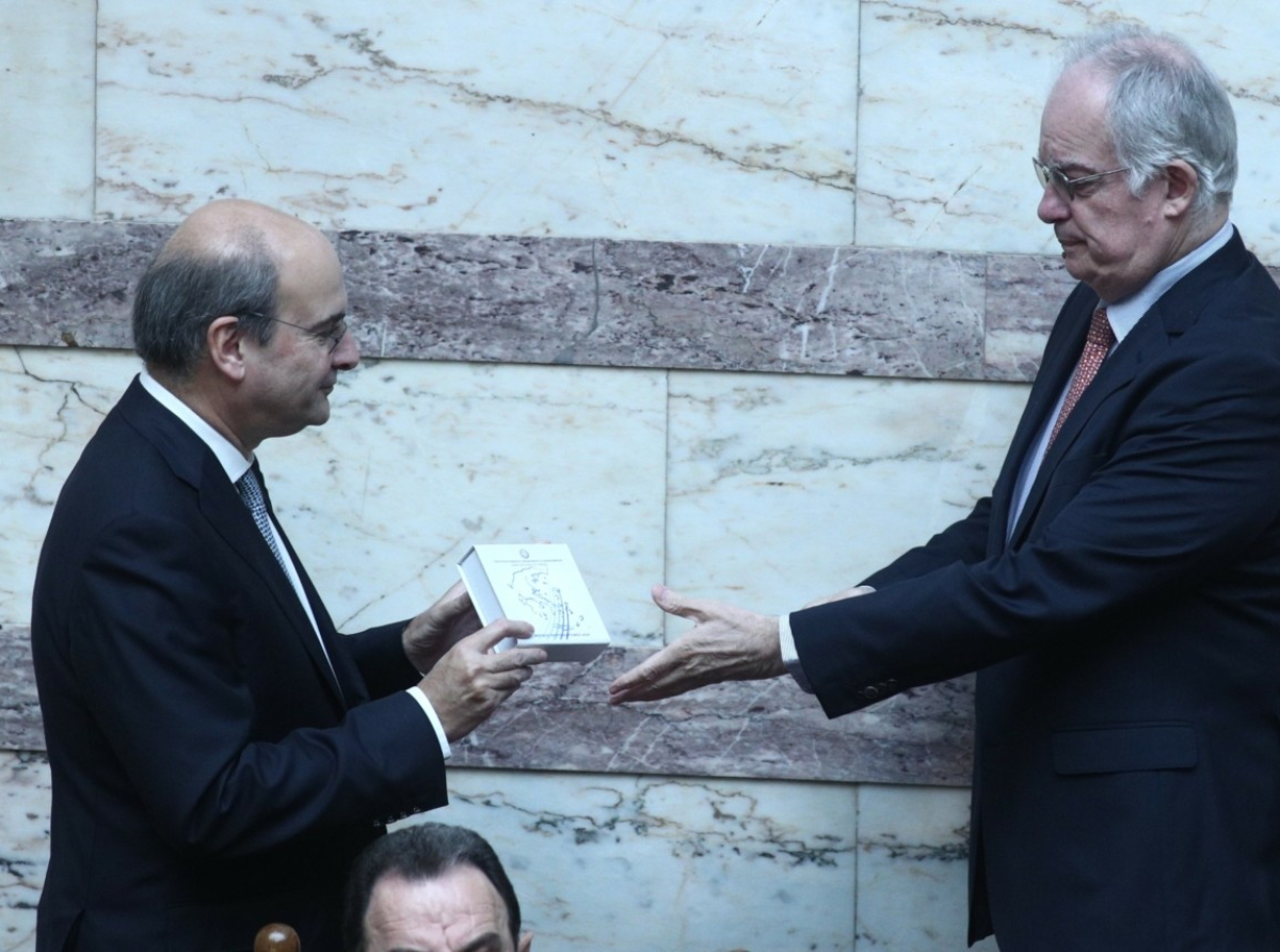 Προϋπολογισμός: Ανάπτυξη 2,4% και πρωτογενές πλεόνασμα 1,1% – Καλύτερoι μισθοί το 2024