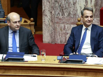 Φορολογικό νομοσχέδιο: Βελτιώσεις της τελευταίας στιγμής – Τι θα γίνει με περίπτερα και ταξί