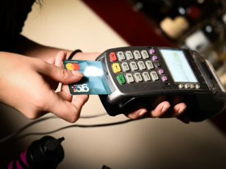 Νέα παράταση για POS: Ποιες επιχειρήσεις κερδίζουν χρόνο μέχρι τέλος του 2025