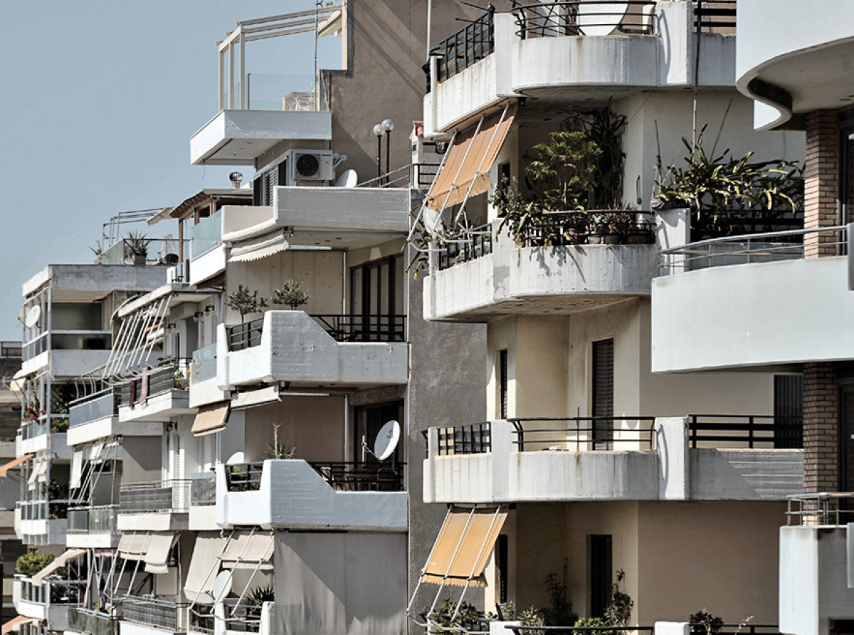 Οι Ελληνες πληρώνουν 15,3 φορές τον ετήσιο μισθό τους για σπίτι 70 τ.μ.- Η 2η χειρότερη επίδοση στην ΕΕ (πίνακες) 