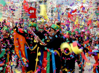 Καρναβάλι με… μπλόκο: Η ΑΑΔΕ φορά στολή και ξεκινά σαφάρι για τη φοροδιαφυγή