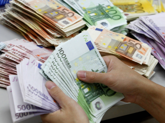 Μπλοκάρισμα σε καταθέσεις και μόνο με την υποψία για ξέπλυμα χρήματος