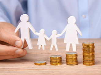 Επίδομα γέννησης ύψους έως 3.000 ευρώ από τους δήμους: Χρήσιμος οδηγός με ερωτήσεις και απαντήσεις για τα ποσά και τα κριτήρια