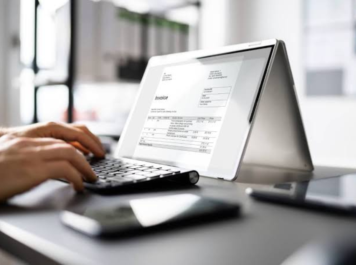 Υποχρεωτική η ψηφιακή τιμολόγηση online με την Εφορία μέσω παρόχου – Τι αλλάζει για 1,3 εκατ. επιχειρήσεις