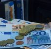 Αυτά είναι τα δύο μέτωπα στην οικονομία: Τι εξετάζεται για φόρους και για τα νέα κύματα της ακρίβειας