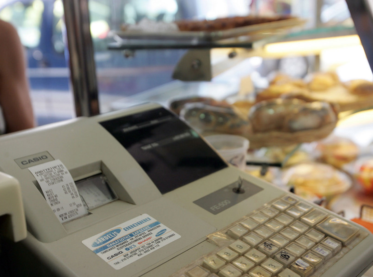 Οδηγός για τις ταμειακές μηχανές: Τι αλλάζει στα πρόστιμα – Πότε κινδυνεύετε με 500 ευρώ