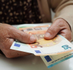 Συνταξιούχοι: Πώς θα δοθεί το ετήσιο επίδομα των 400 ευρώ – Οι δικαιούχοι